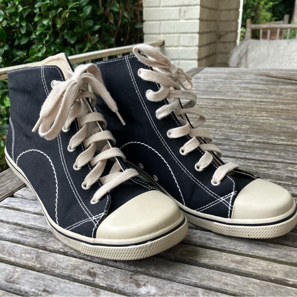Y2K 90’s Chinese Laundry Black and Cream High-Top Sneakers with kitten heel